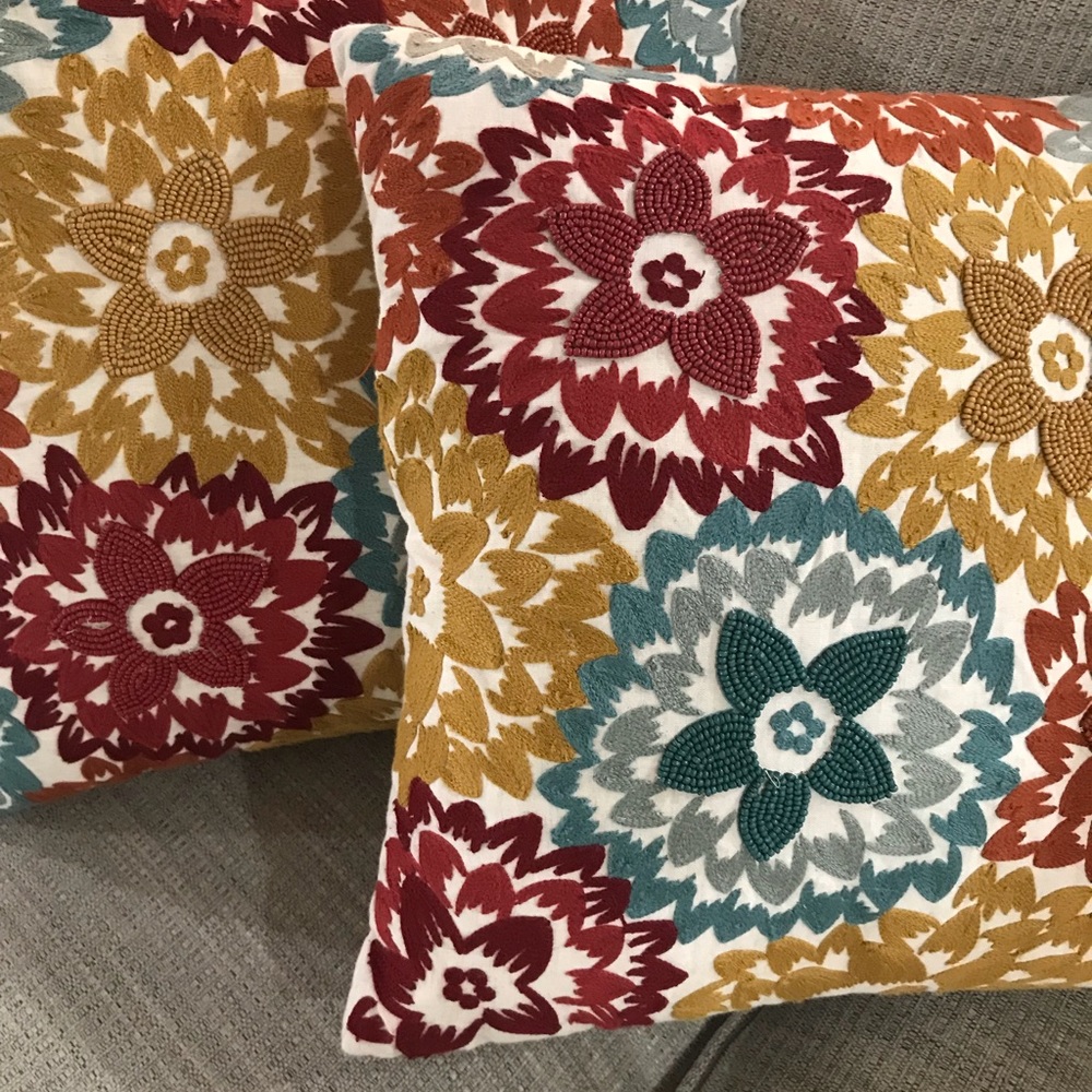 1 Flower embellished pillow